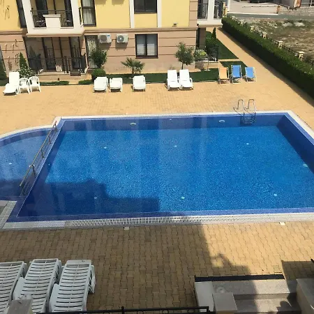 Джули דירה
